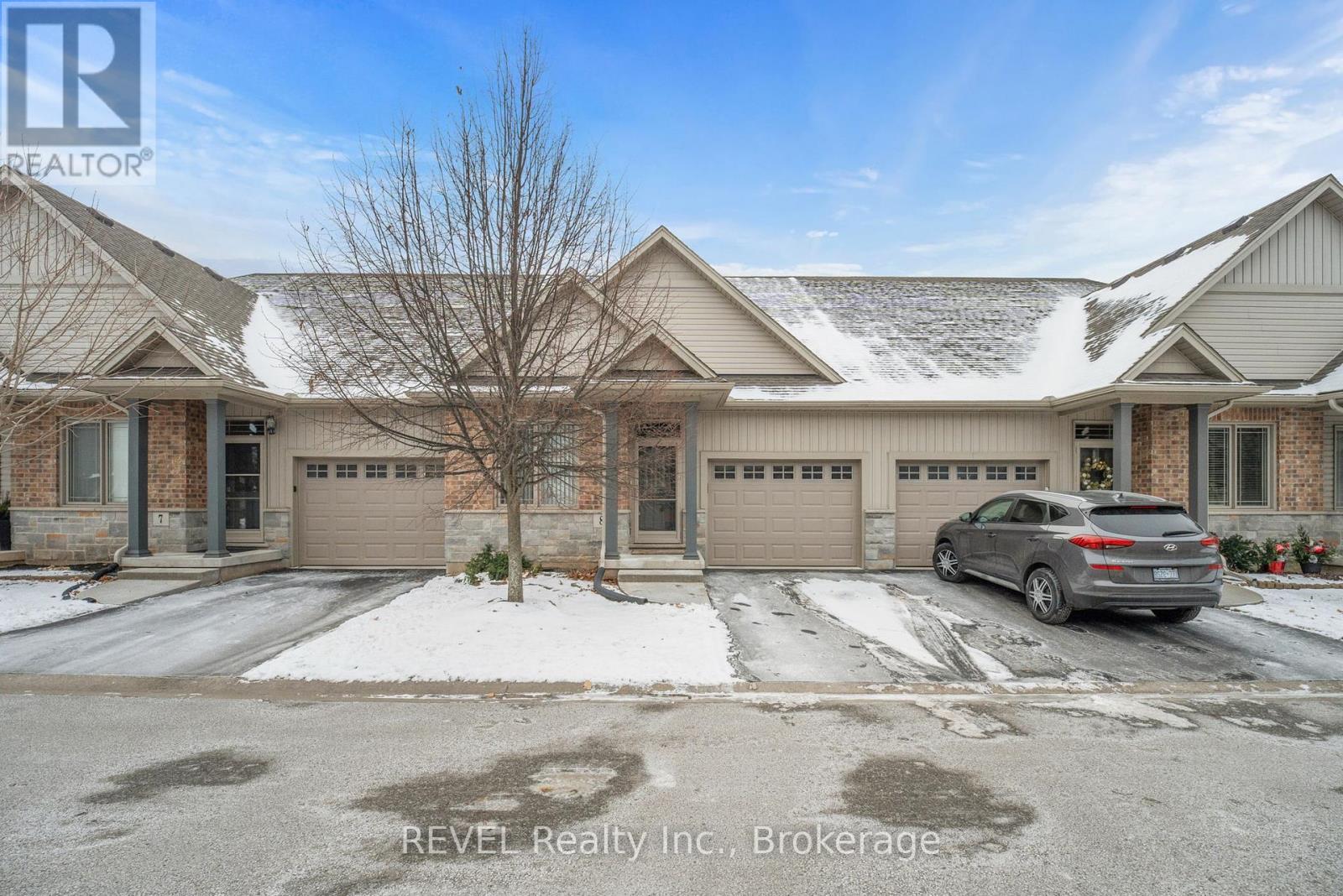 8 - 5490 Prince Edward Avenue, Niagara Falls, Ontario  L2G 0G5 - Photo 2 - X12627358