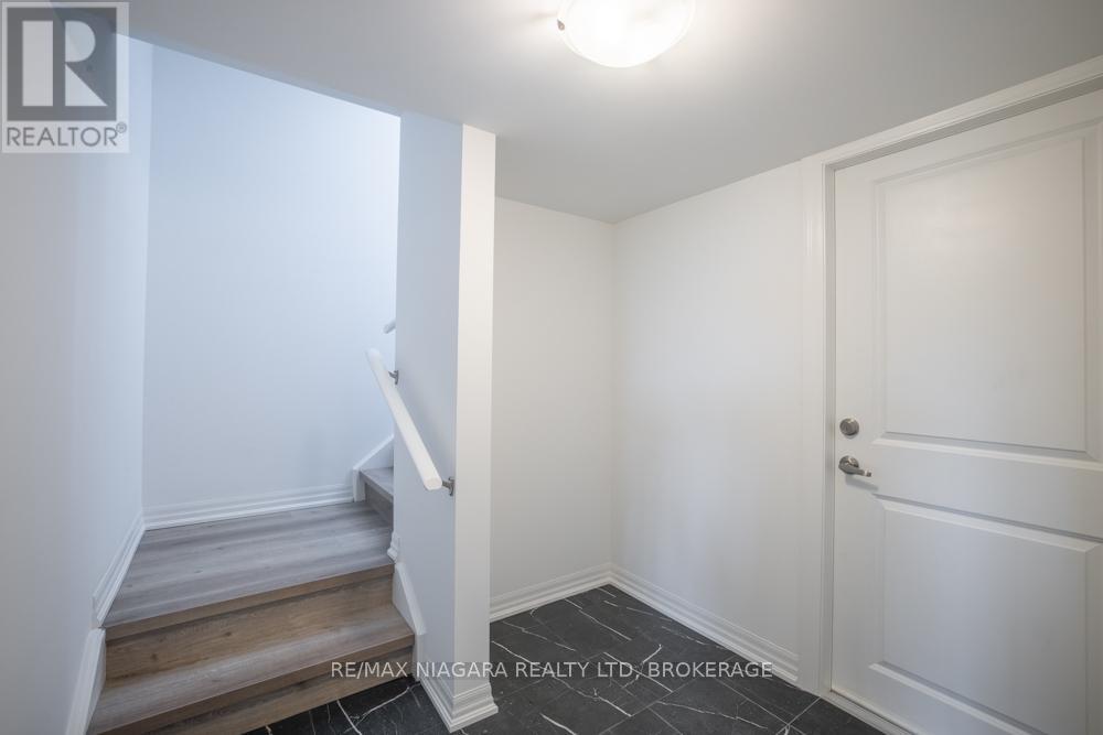 Lower - 158 Hillcrest Road, Port Colborne, Ontario  L3K 6E4 - Photo 2 - X12627712