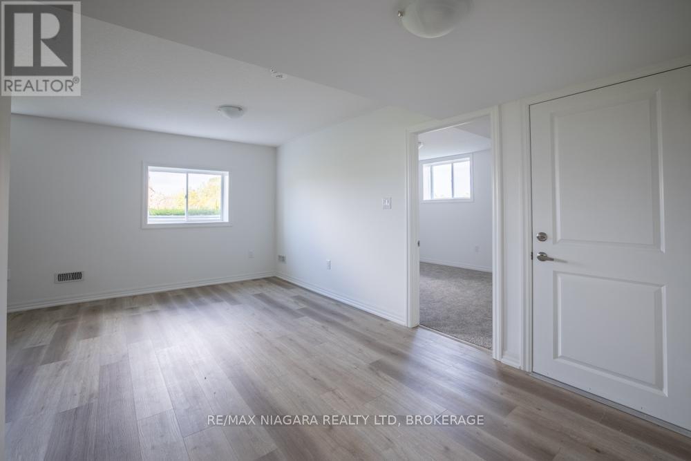 Lower - 158 Hillcrest Road, Port Colborne, Ontario  L3K 6E4 - Photo 3 - X12627712