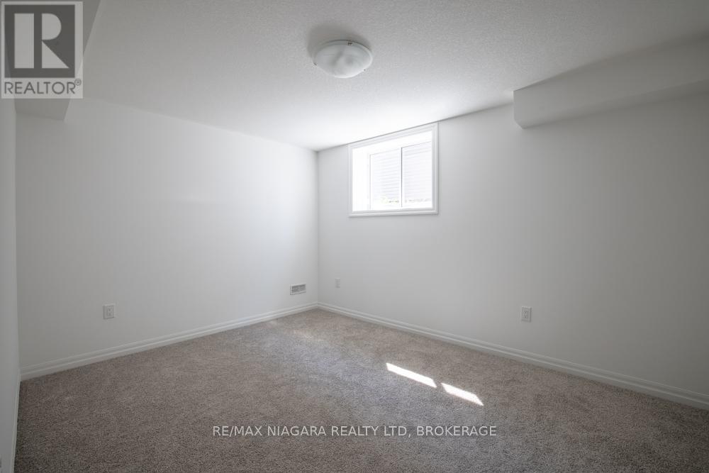 Lower - 158 Hillcrest Road, Port Colborne, Ontario  L3K 6E4 - Photo 4 - X12627712