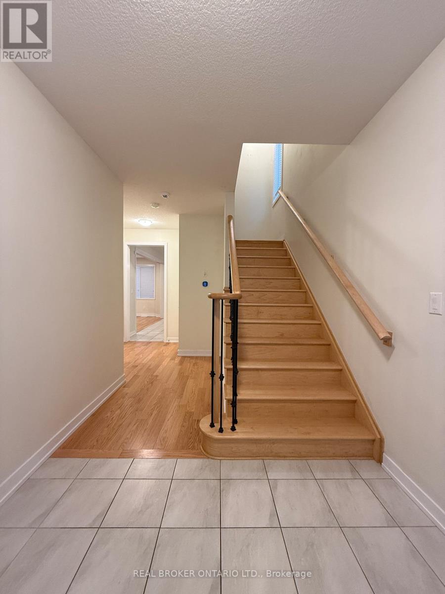 90 Sunflower Crescent, Thorold, Ontario  L3B 0L1 - Photo 2 - X12627976