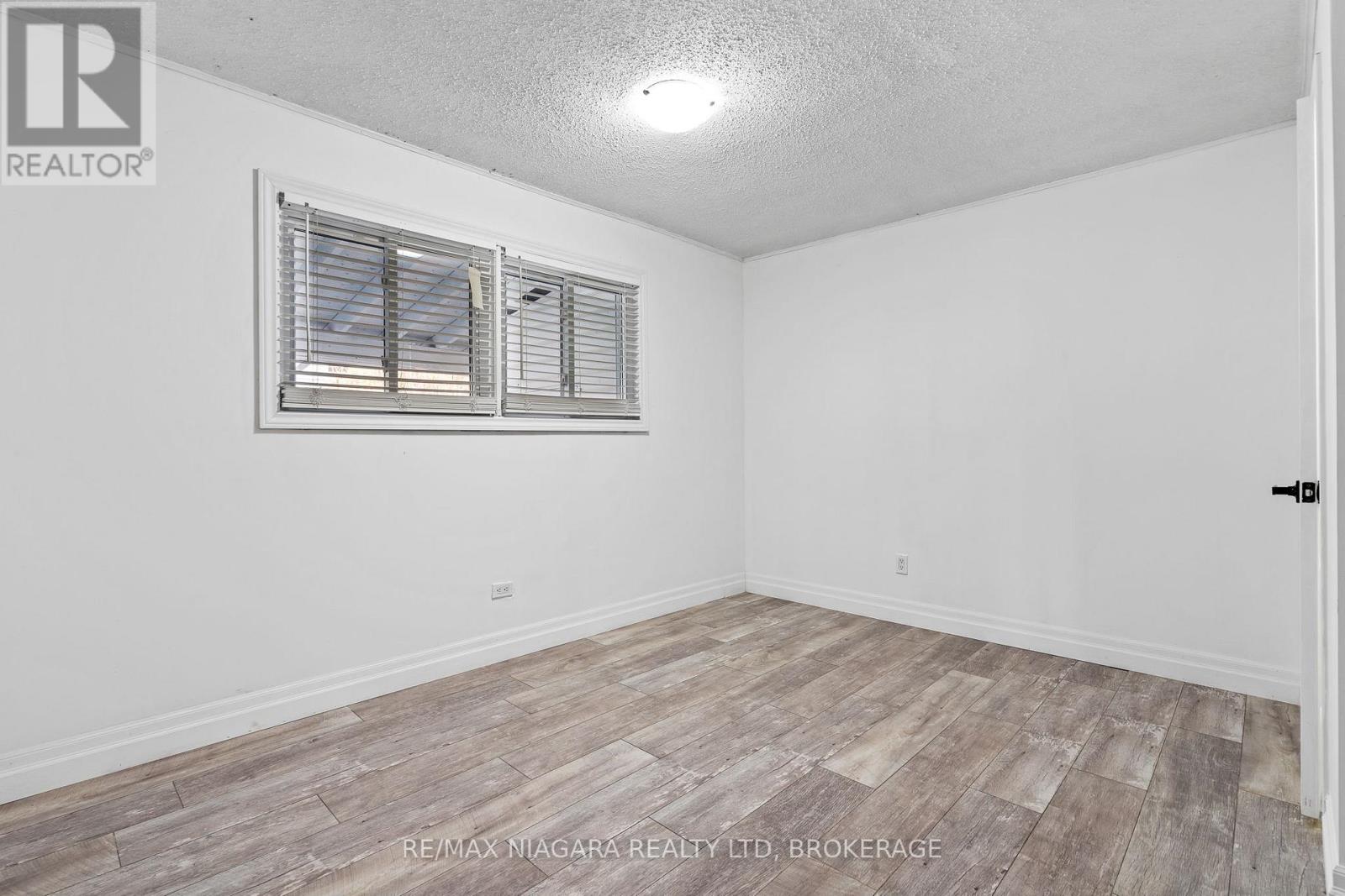 396 Fairview Road, Fort Erie, Ontario  L2A 4S2 - Photo 12 - X12630590