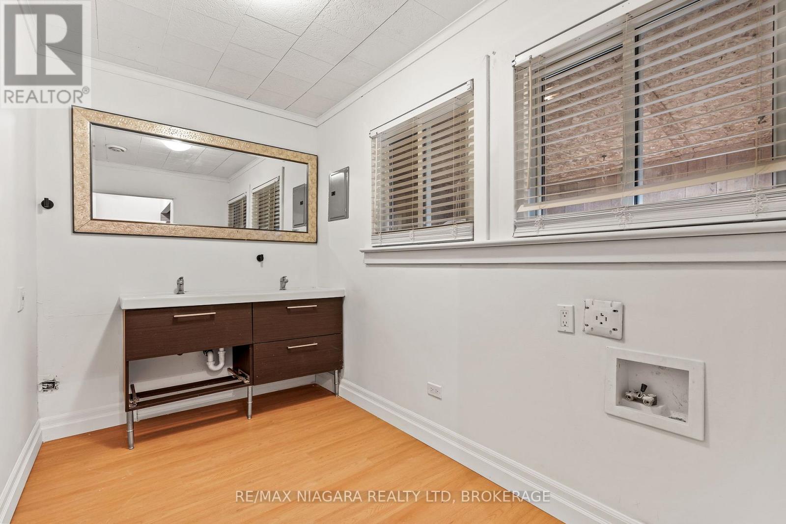 396 Fairview Road, Fort Erie, Ontario  L2A 4S2 - Photo 15 - X12630590