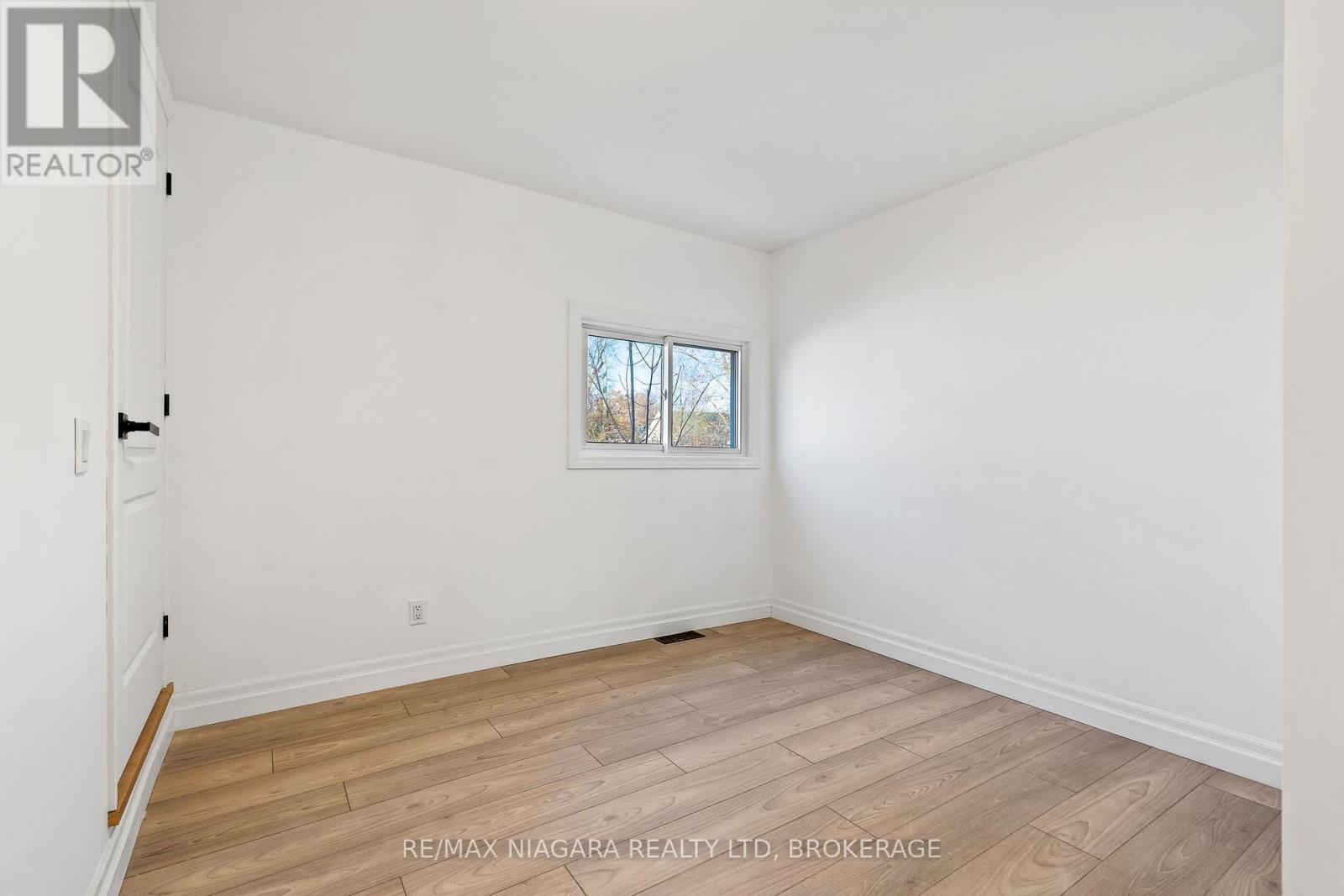 396 Fairview Road, Fort Erie, Ontario  L2A 4S2 - Photo 24 - X12630590