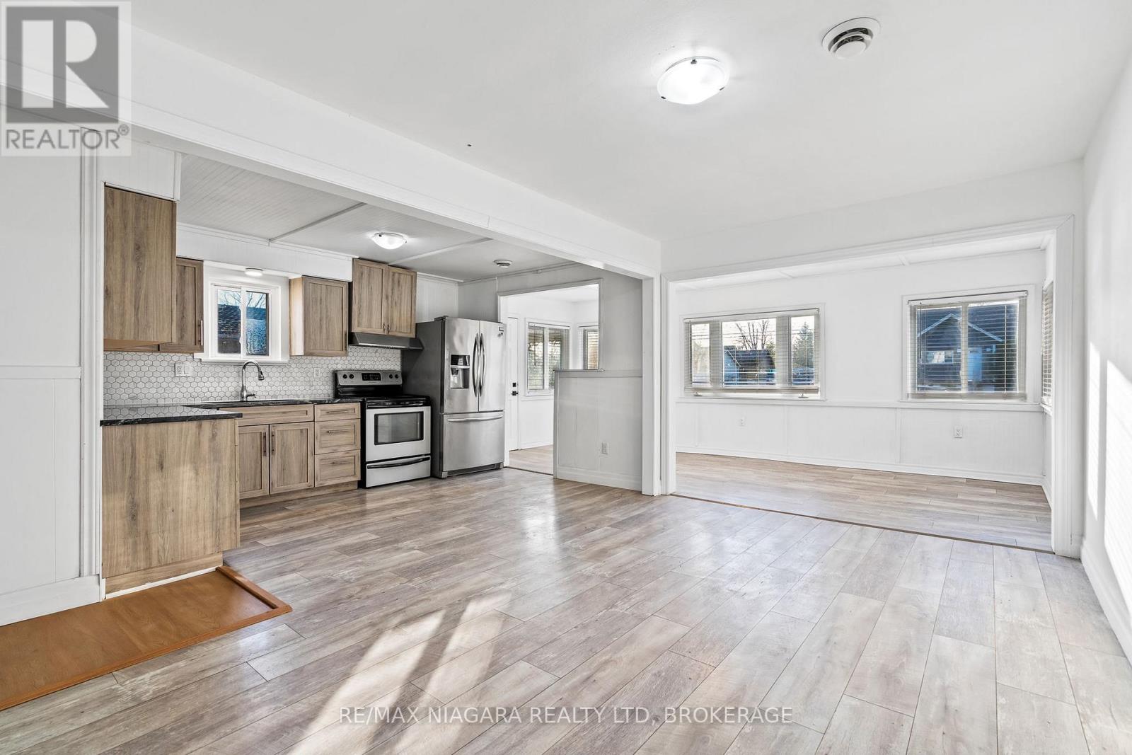 396 Fairview Road, Fort Erie, Ontario  L2A 4S2 - Photo 5 - X12630590