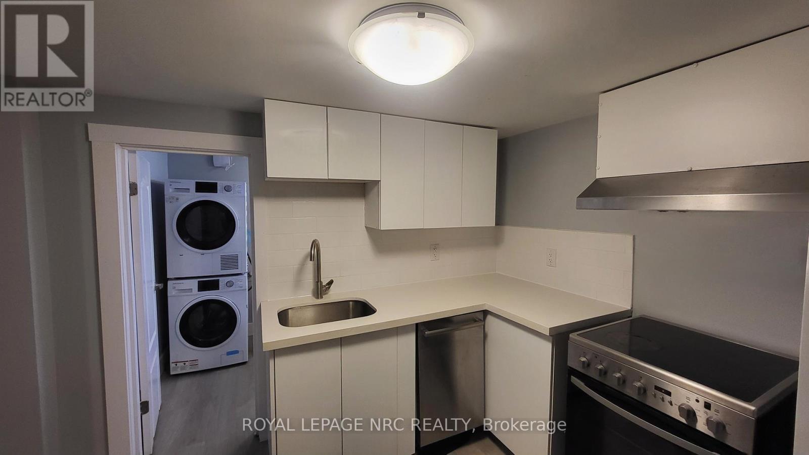 Basement Apartment - 27 Lasalle Street, Welland, Ontario  L3B 4J5 - Photo 2 - X12630706