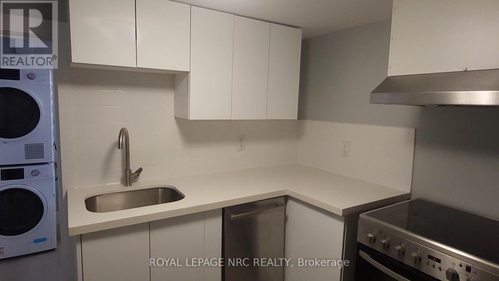 Basement Apartment - 27 Lasalle Street, Welland, Ontario  L3B 4J5 - Photo 3 - X12630706