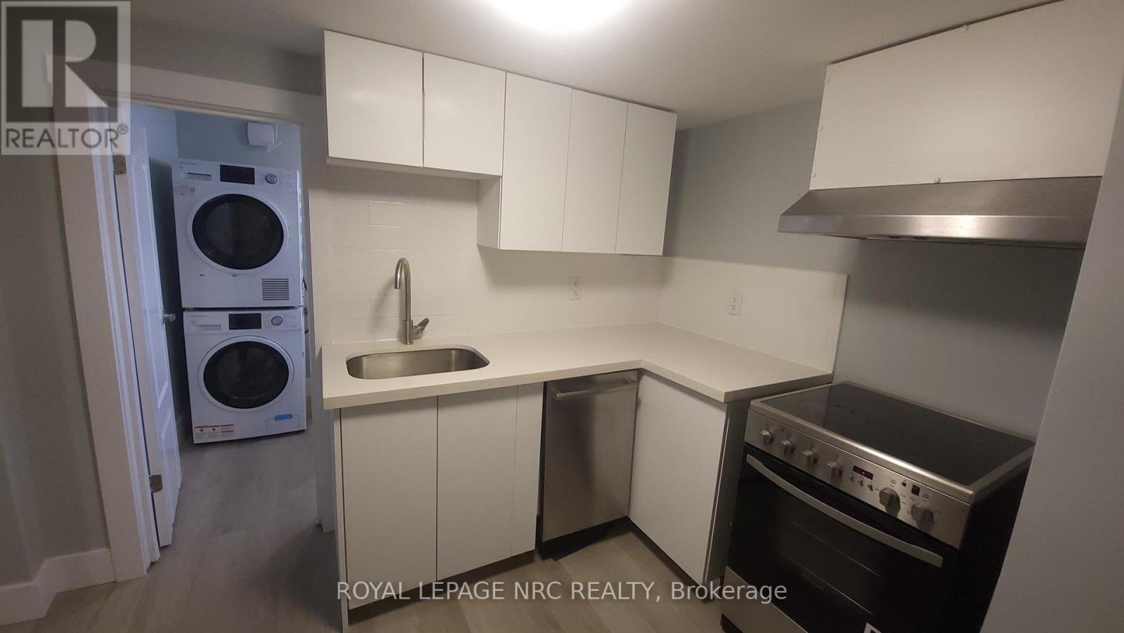 Basement Apartment - 27 Lasalle Street, Welland, Ontario  L3B 4J5 - Photo 4 - X12630706