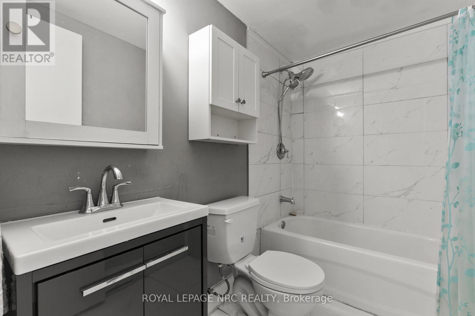 203 - 4872 Valley Way, Niagara Falls, Ontario  L2E 1W3 - Photo 16 - X12631654