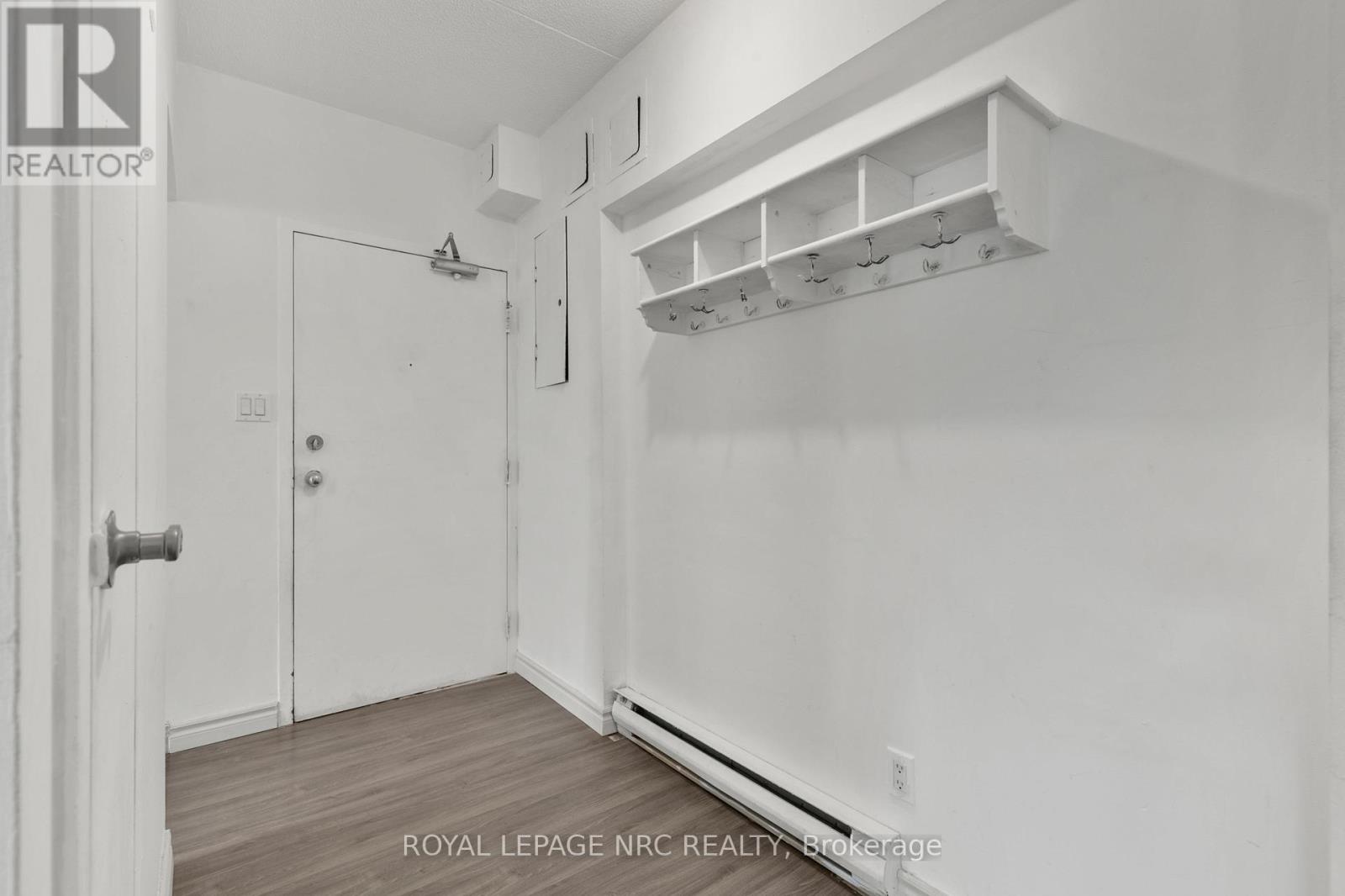 203 - 4872 Valley Way, Niagara Falls, Ontario  L2E 1W3 - Photo 3 - X12631654