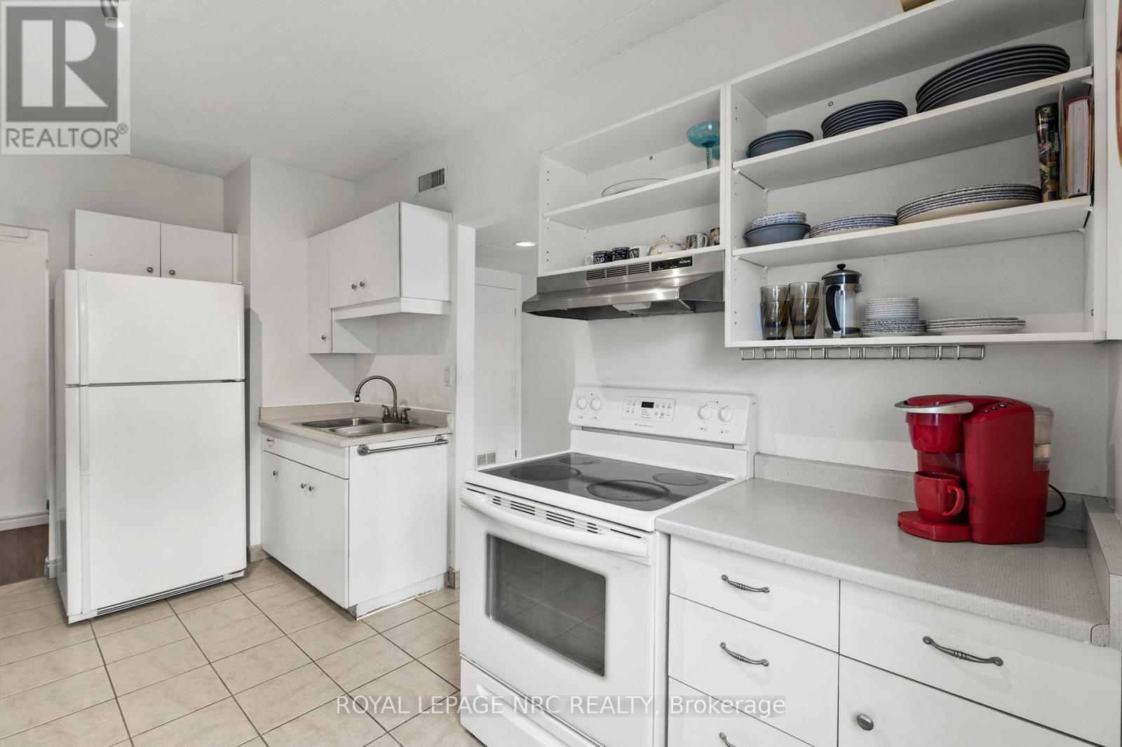 203 - 4872 Valley Way, Niagara Falls, Ontario  L2E 1W3 - Photo 5 - X12631654