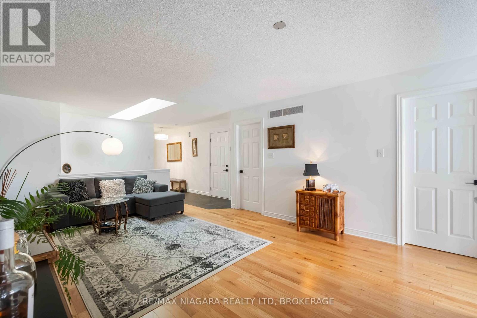 14 - 165 Main Street E, Grimsby, Ontario  L3M 1P2 - Photo 9 - X12631806