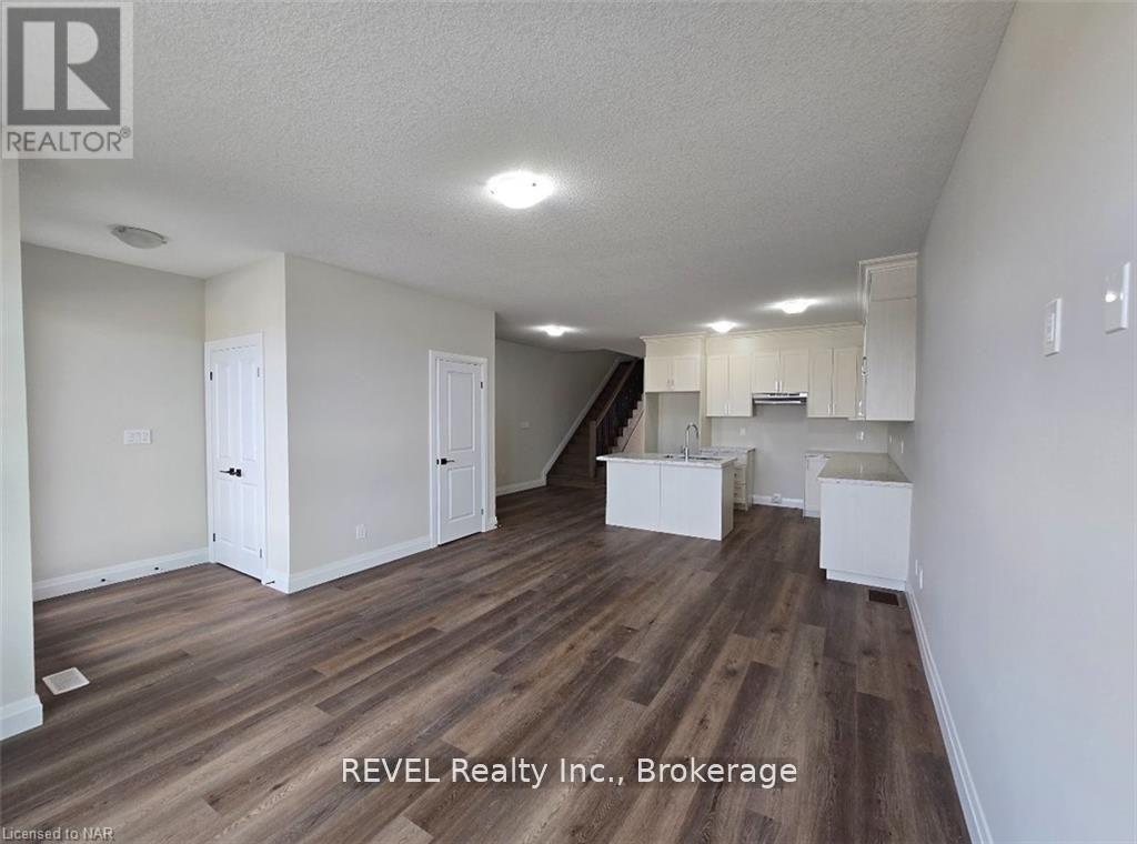 16 Warren Trail, Welland, Ontario  L3B 0N8 - Photo 4 - X12631932