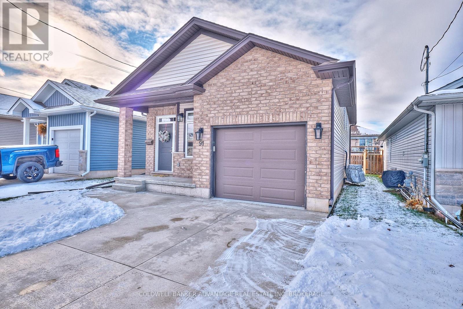 91 Scholfield Avenue S, Welland, Ontario  L3B 1N4 - Photo 2 - X12633218