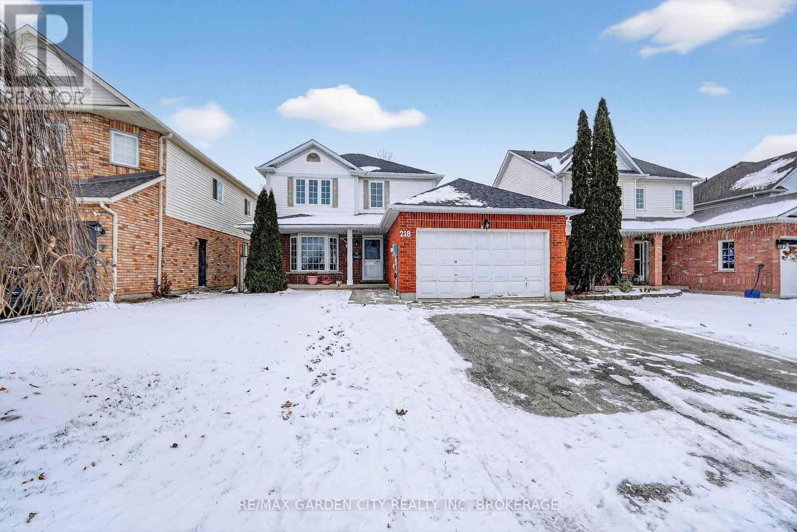 218 Confederation Avenue, Thorold, Ontario  L2V 5A2 - Photo 2 - X12635956