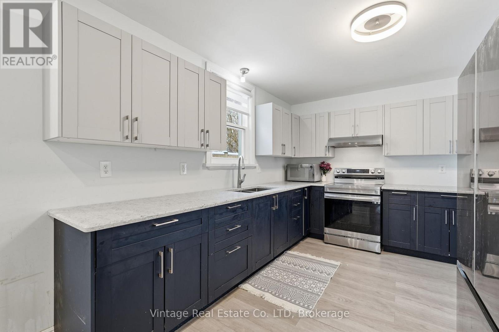 108 Eagle Avenue, Brantford, Ontario  N3S 1Z5 - Photo 3 - X12636126