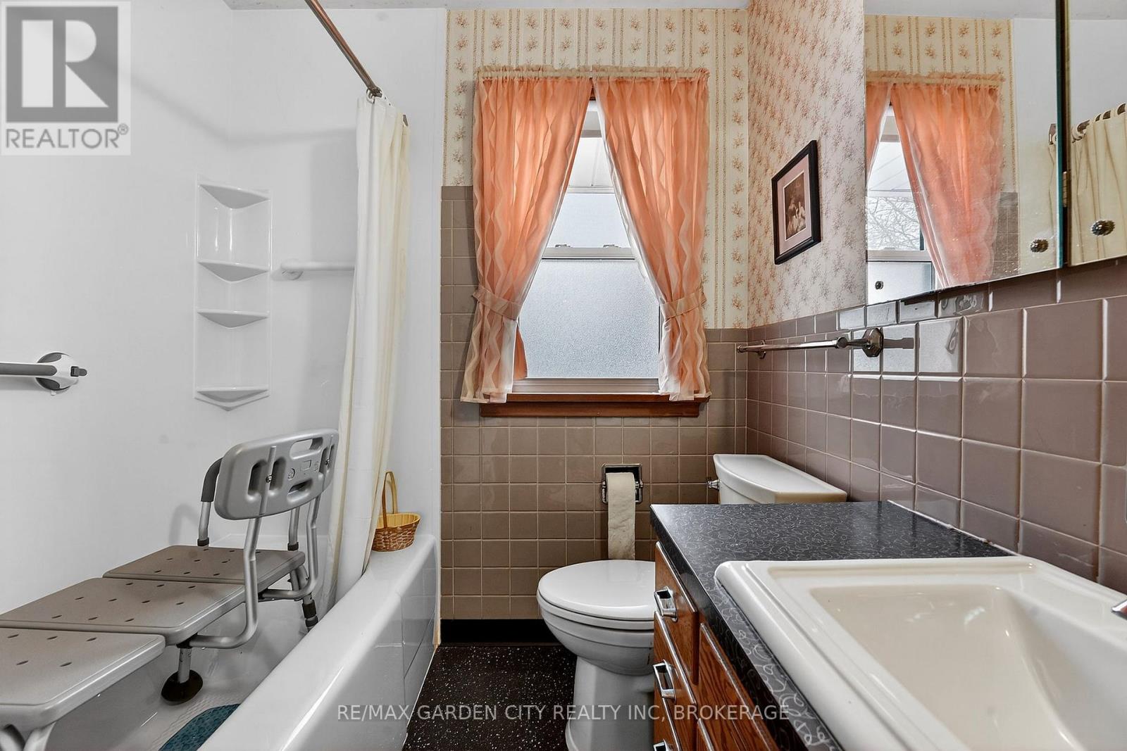 13 Chestnut Street, Pelham, Ontario  L0S 1E3 - Photo 13 - X12638834