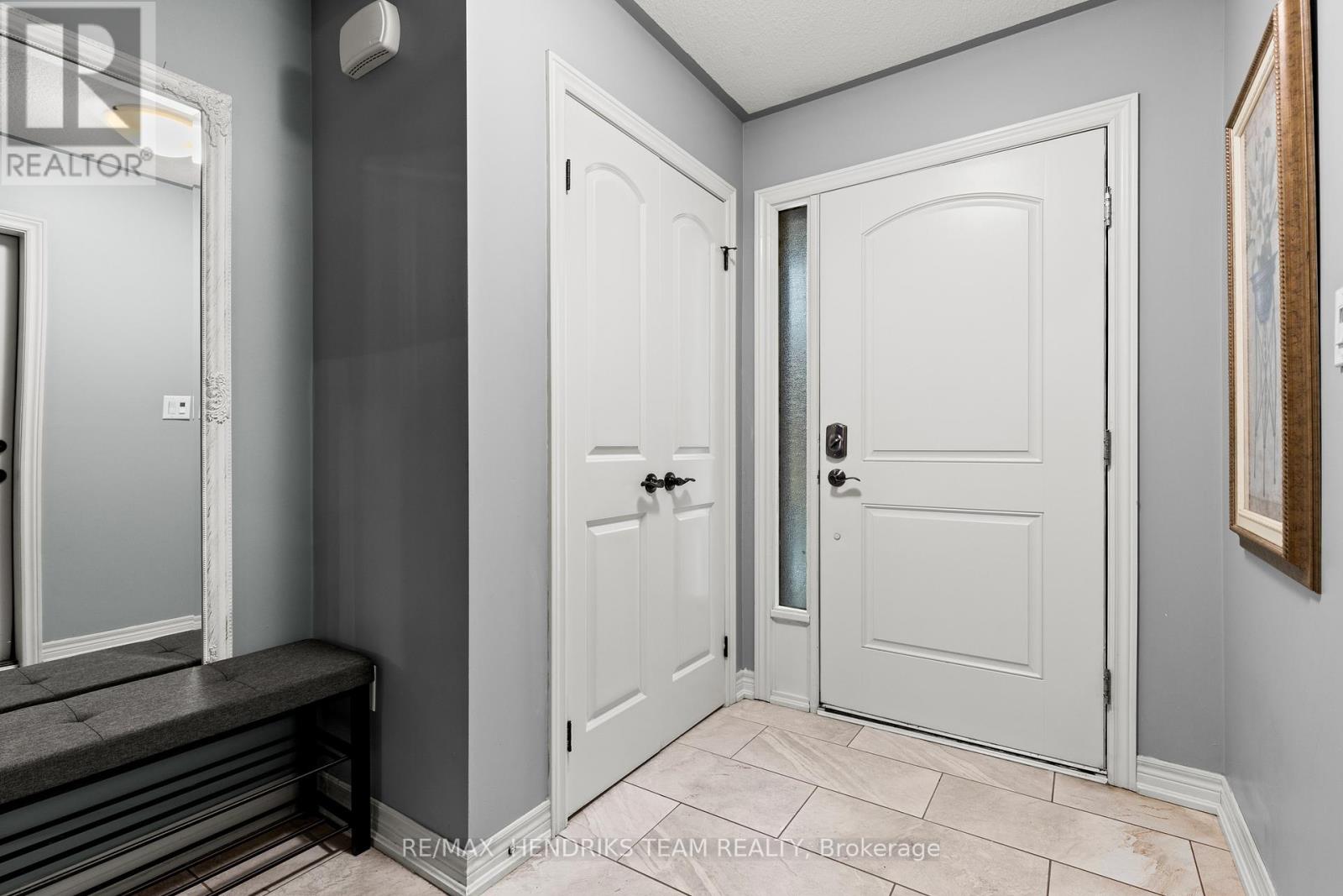 379 Michael Drive, Welland, Ontario  L3C 0A5 - Photo 4 - X12642632