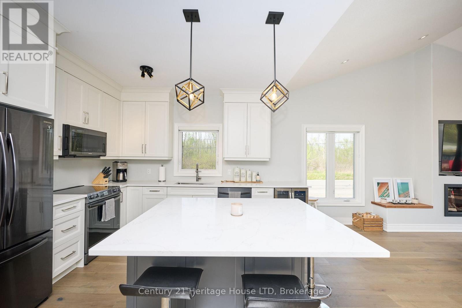 1050 Kettle Court, Fort Erie, Ontario  L2A 0E7 - Photo 6 - X12642690