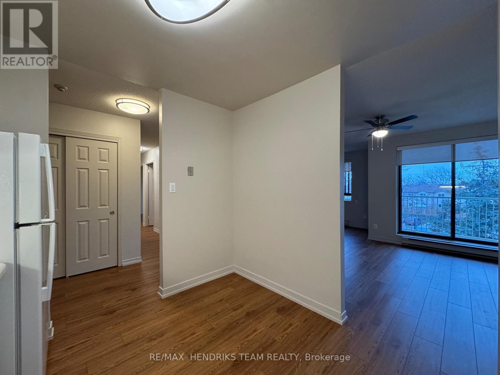 302 - 128 St Augustine Drive, St. Catharines, Ontario  L2P 3X6 - Photo 5 - X12643828