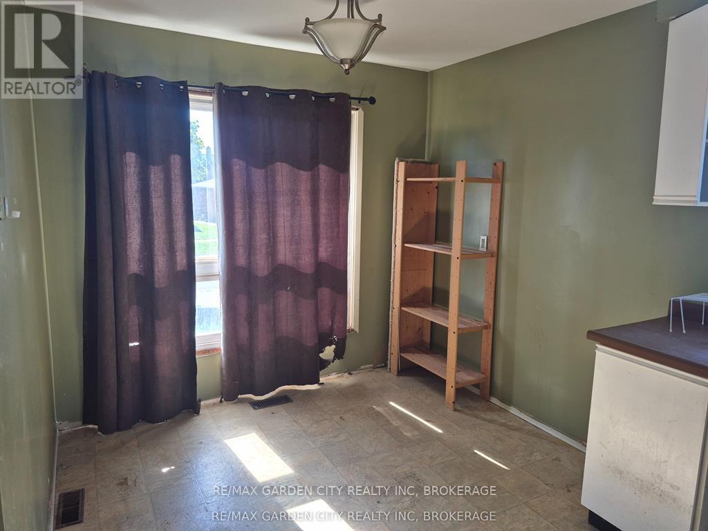 74 Commerford Street, Thorold, Ontario  L2V 4R1 - Photo 12 - X12643996