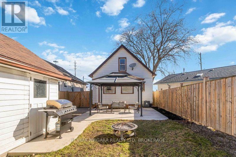 22 Bertram Street, St. Catharines, Ontario  L2R 1A8 - Photo 26 - X12646308