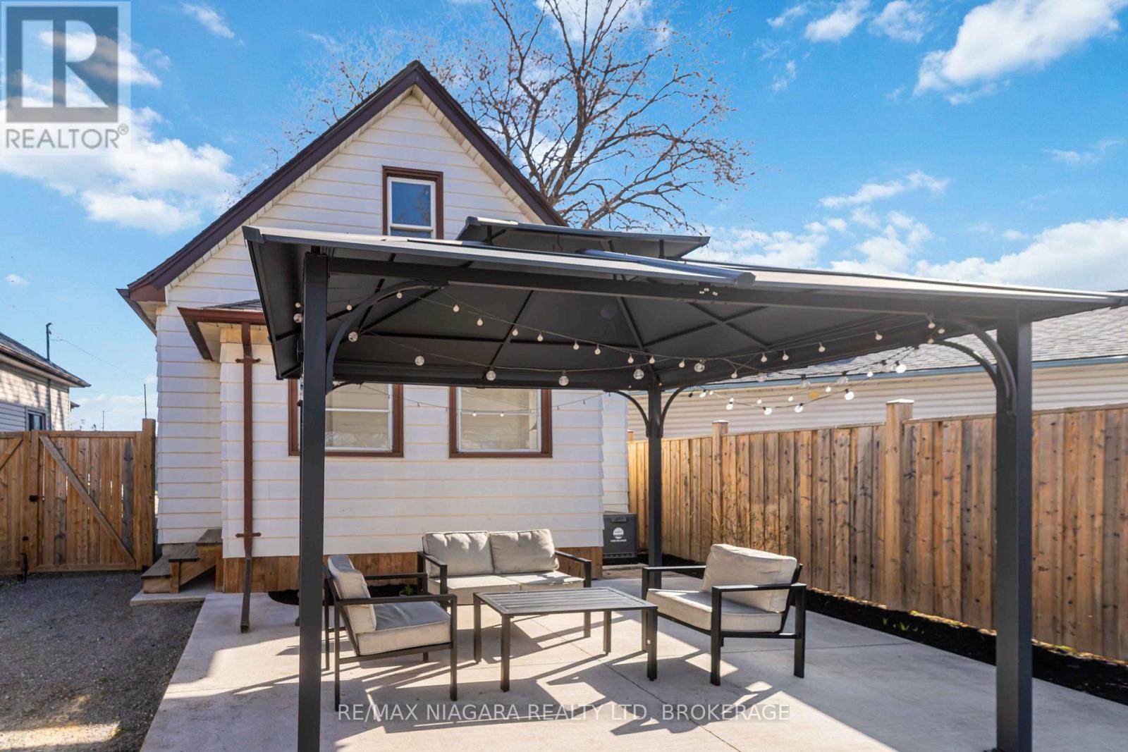 22 Bertram Street, St. Catharines, Ontario  L2R 1A8 - Photo 27 - X12646308