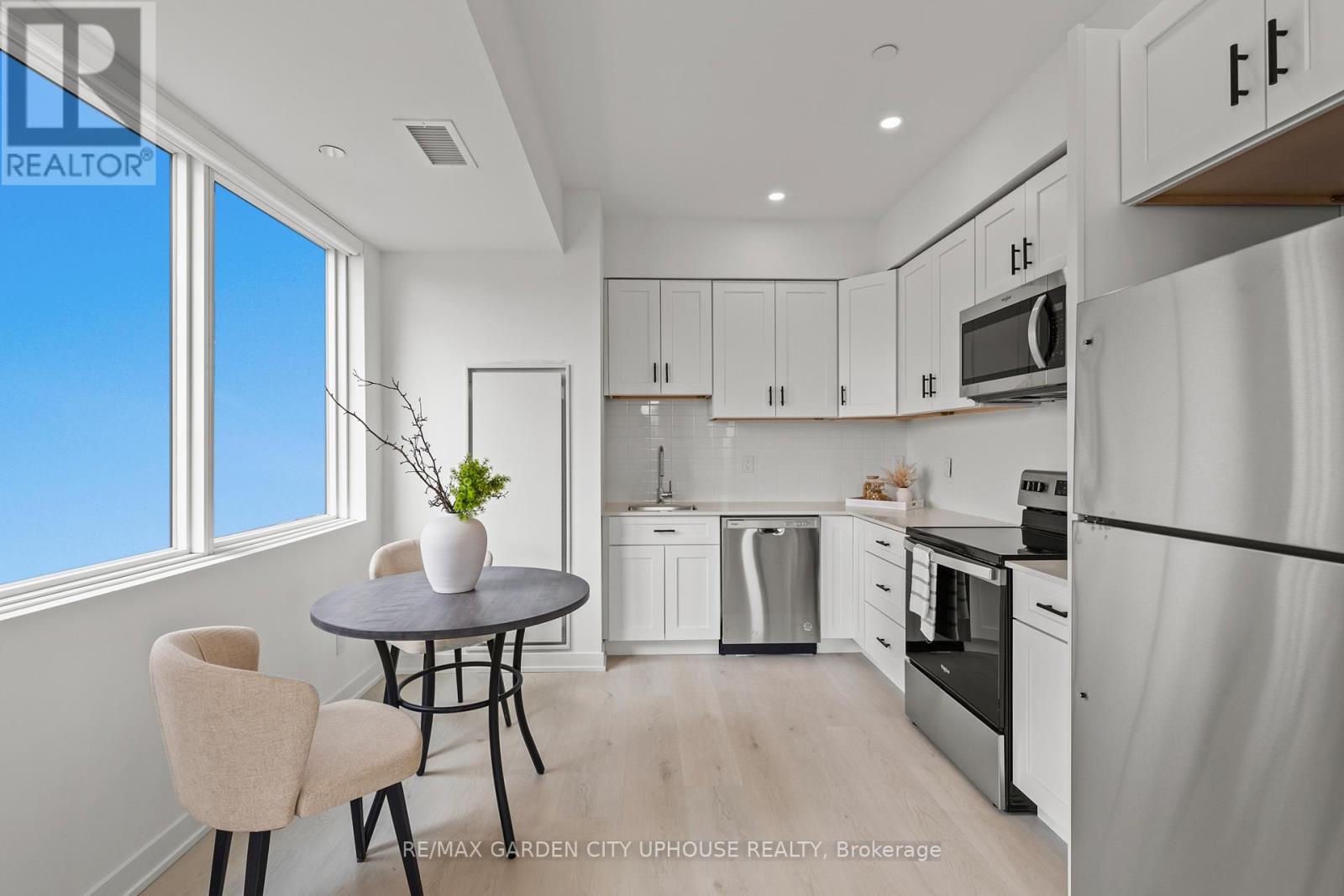 601 - 57 Carlisle Street, St. Catharines, Ontario  L2R 7N6 - Photo 9 - X12646706