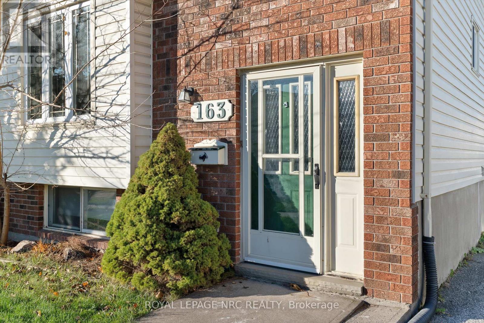 163 Pine Street S, Thorold, Ontario  L2V 3M5 - Photo 4 - X12646770