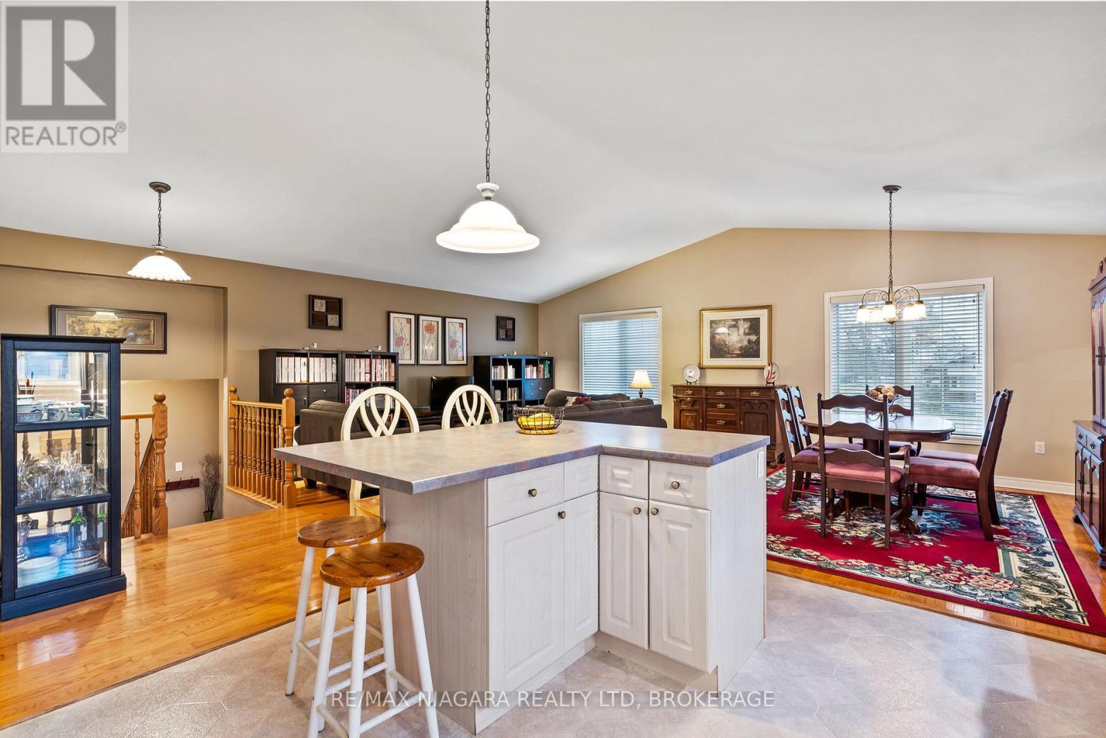 272 Steele Street, Port Colborne, Ontario  L3K 4X8 - Photo 12 - X12647656