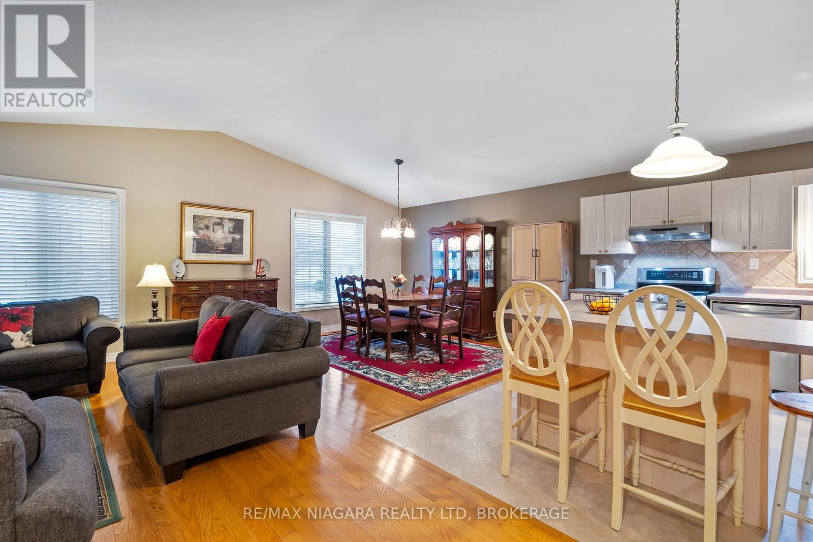 272 Steele Street, Port Colborne, Ontario  L3K 4X8 - Photo 5 - X12647656