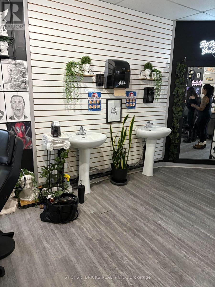 1 - 4400 Queen Street, Niagara Falls, Ontario  L2E 2L3 - Photo 10 - X12649344