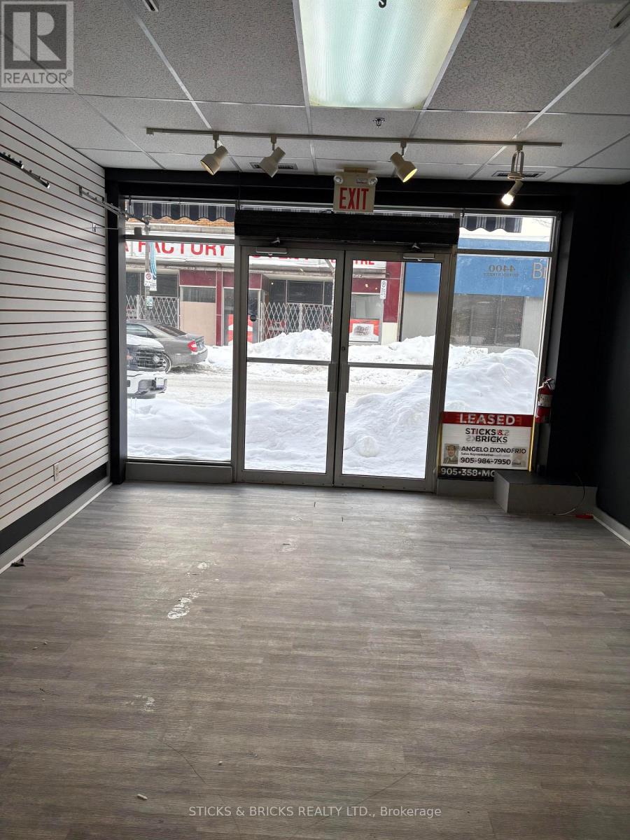 1 - 4400 Queen Street, Niagara Falls, Ontario  L2E 2L3 - Photo 2 - X12649344