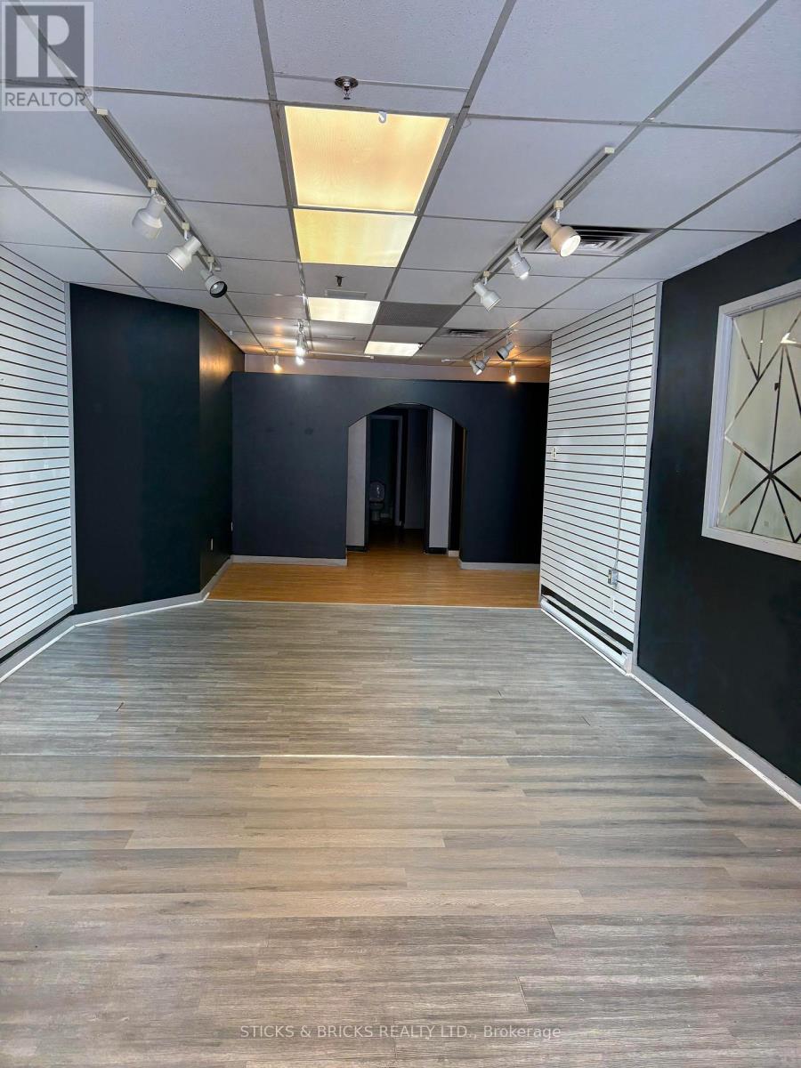 1 - 4400 Queen Street, Niagara Falls, Ontario  L2E 2L3 - Photo 3 - X12649344