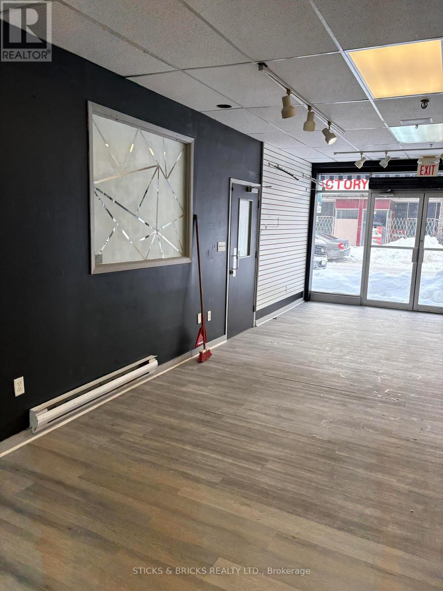 1 - 4400 Queen Street, Niagara Falls, Ontario  L2E 2L3 - Photo 5 - X12649344