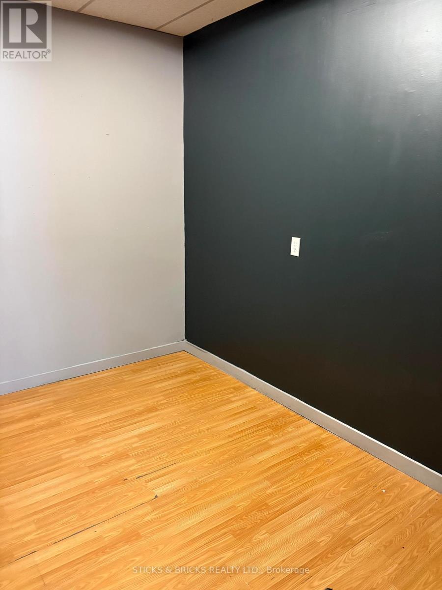 1 - 4400 Queen Street, Niagara Falls, Ontario  L2E 2L3 - Photo 6 - X12649344