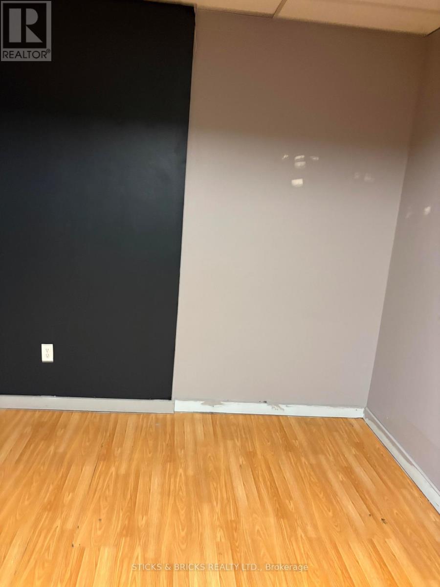 1 - 4400 Queen Street, Niagara Falls, Ontario  L2E 2L3 - Photo 7 - X12649344