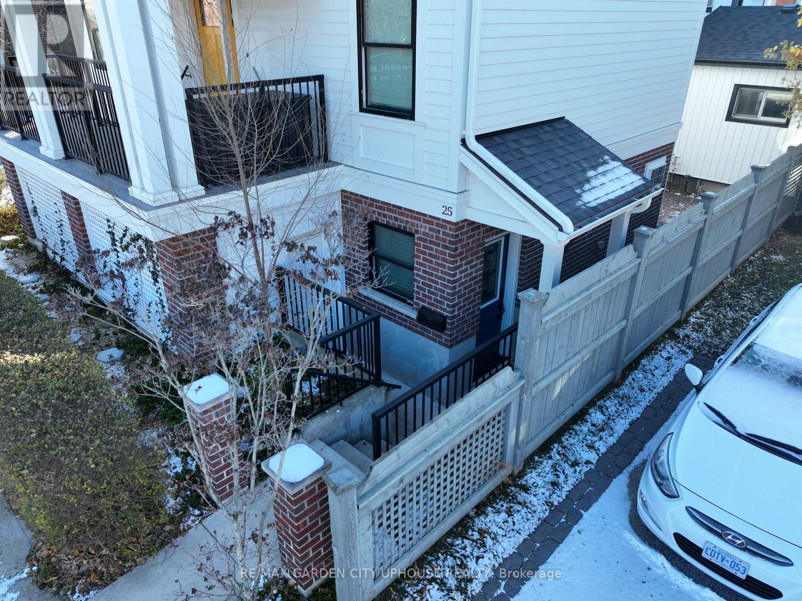 25 Cherry Street, St. Catharines, Ontario  L2R 5M5 - Photo 3 - X12653114