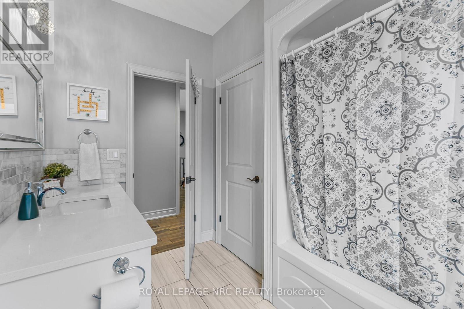 23 Abbott Place, Pelham, Ontario  L0S 1E5 - Photo 10 - X12654182