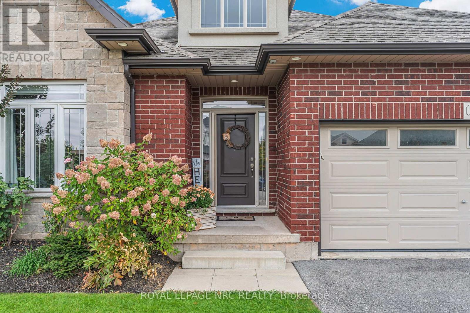 23 Abbott Place, Pelham, Ontario  L0S 1E5 - Photo 4 - X12654182