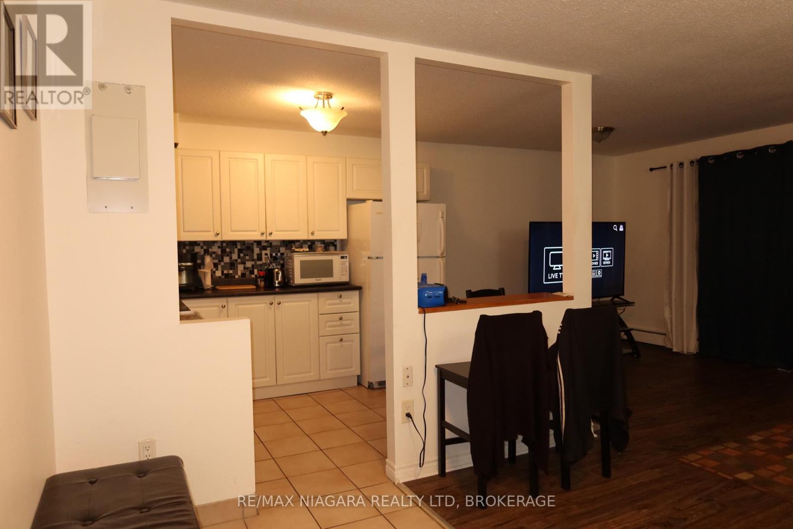 201 - 242 Oakdale Avenue, St. Catharines, Ontario  L2P 3K5 - Photo 4 - X12654266