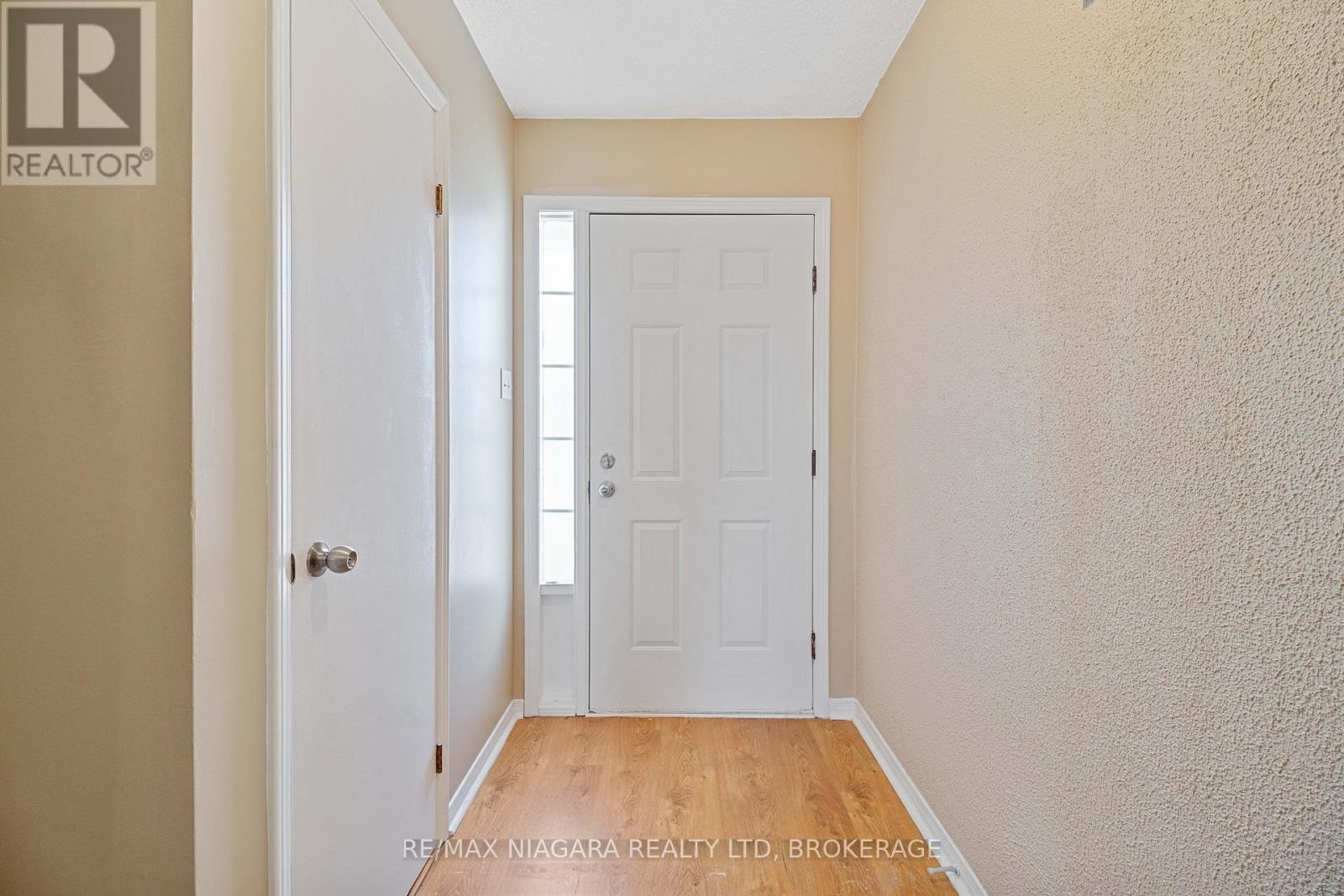 18 Julie Drive, Thorold, Ontario  L2V 4L5 - Photo 5 - X12654654