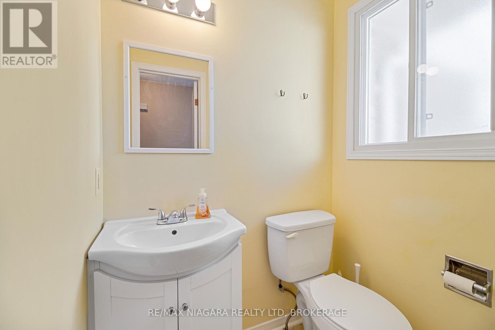 18 Julie Drive, Thorold, Ontario  L2V 4L5 - Photo 6 - X12654654