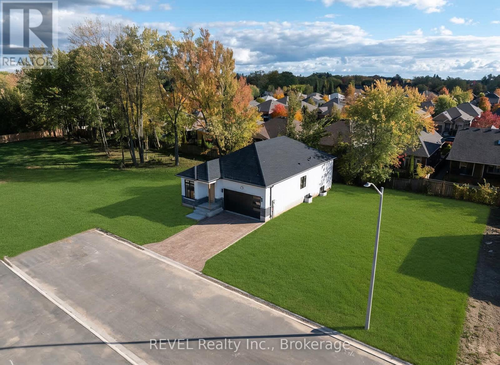 11 STICKLES STREET, Pelham, Ontario