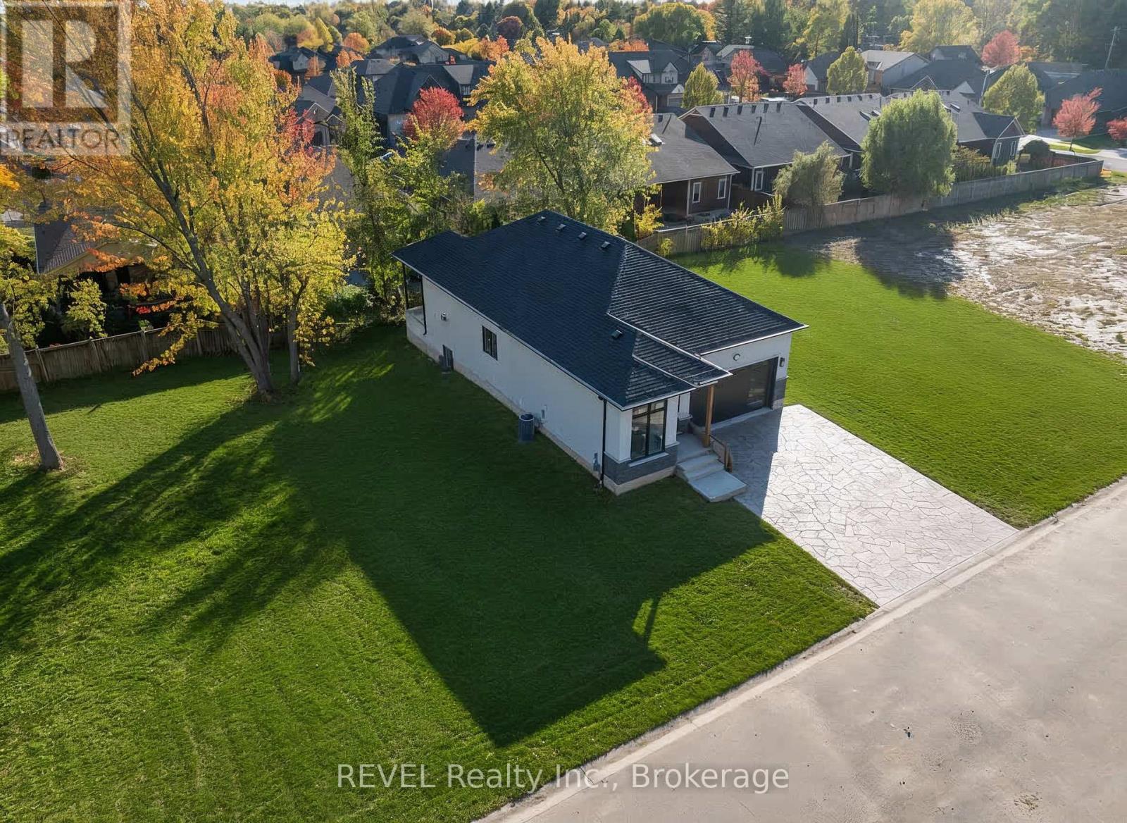 11 Stickles Street, Pelham, Ontario  L3C 3C3 - Photo 2 - X12655432