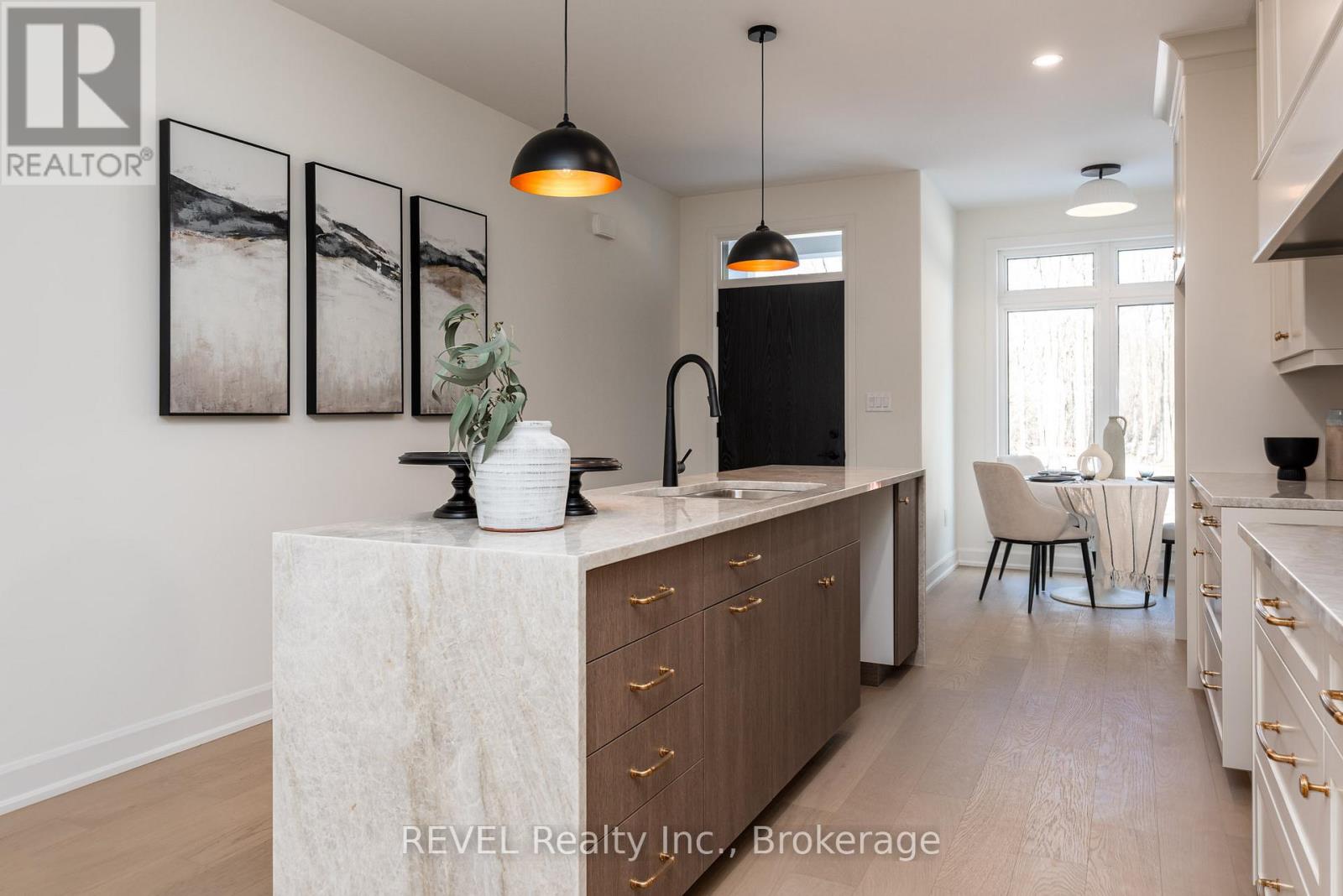 11 Stickles Street, Pelham, Ontario  L3C 3C3 - Photo 4 - X12655432