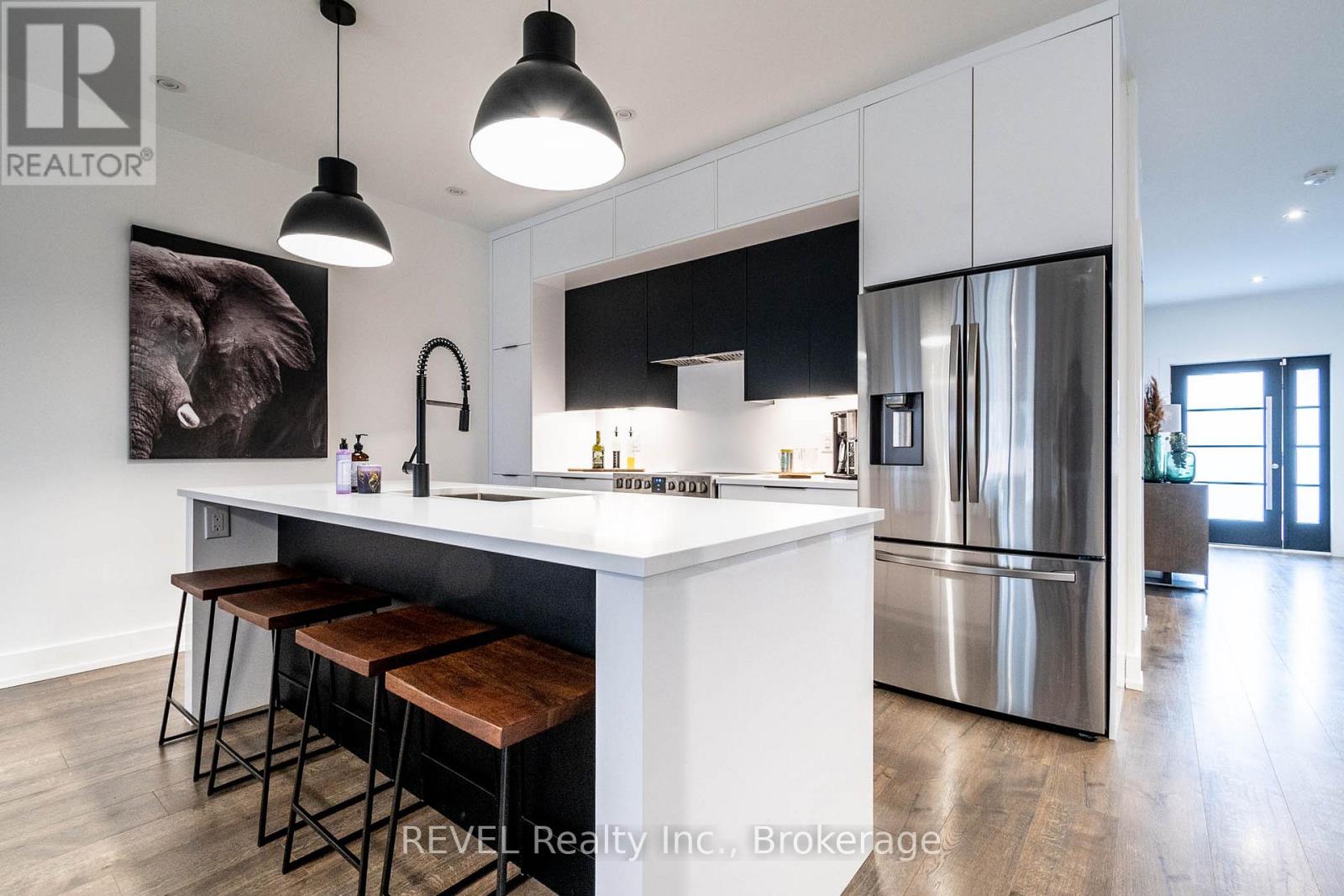 8 Stickles Street, Pelham, Ontario  L3C 3C3 - Photo 5 - X12655444