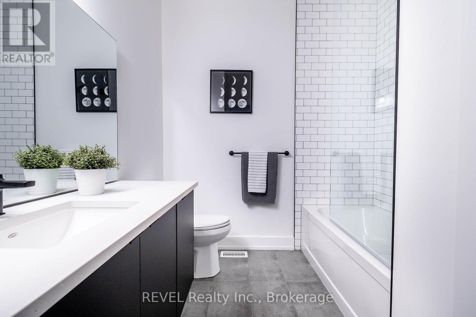 8 Stickles Street, Pelham, Ontario  L3C 3C3 - Photo 7 - X12655444