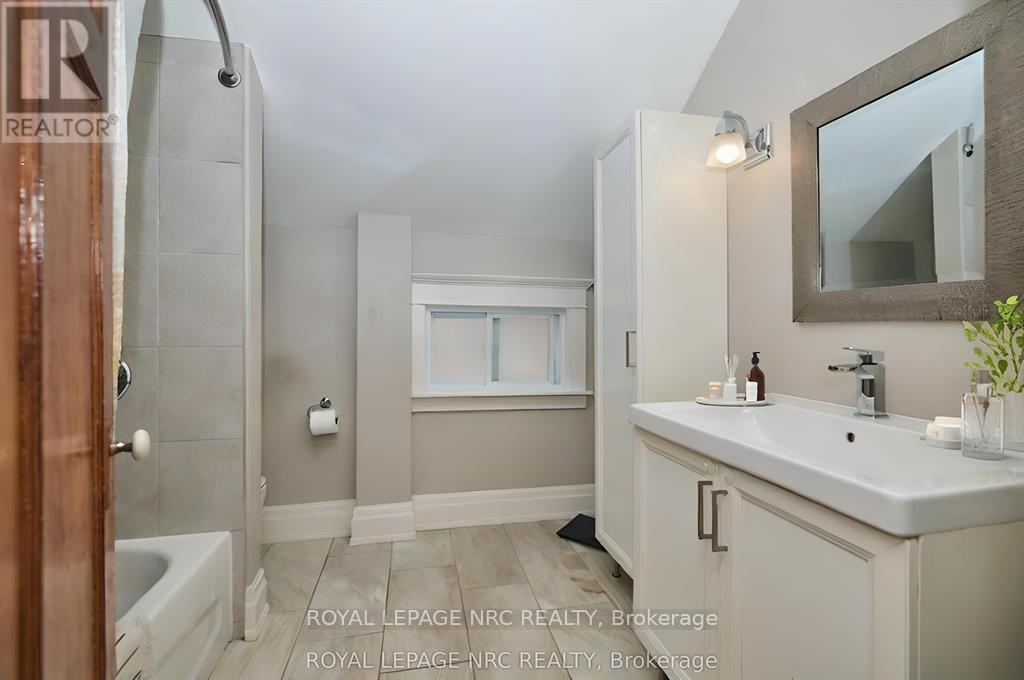 92 Dufferin Street, St. Catharines, Ontario  L2R 1Z8 - Photo 14 - X12656940