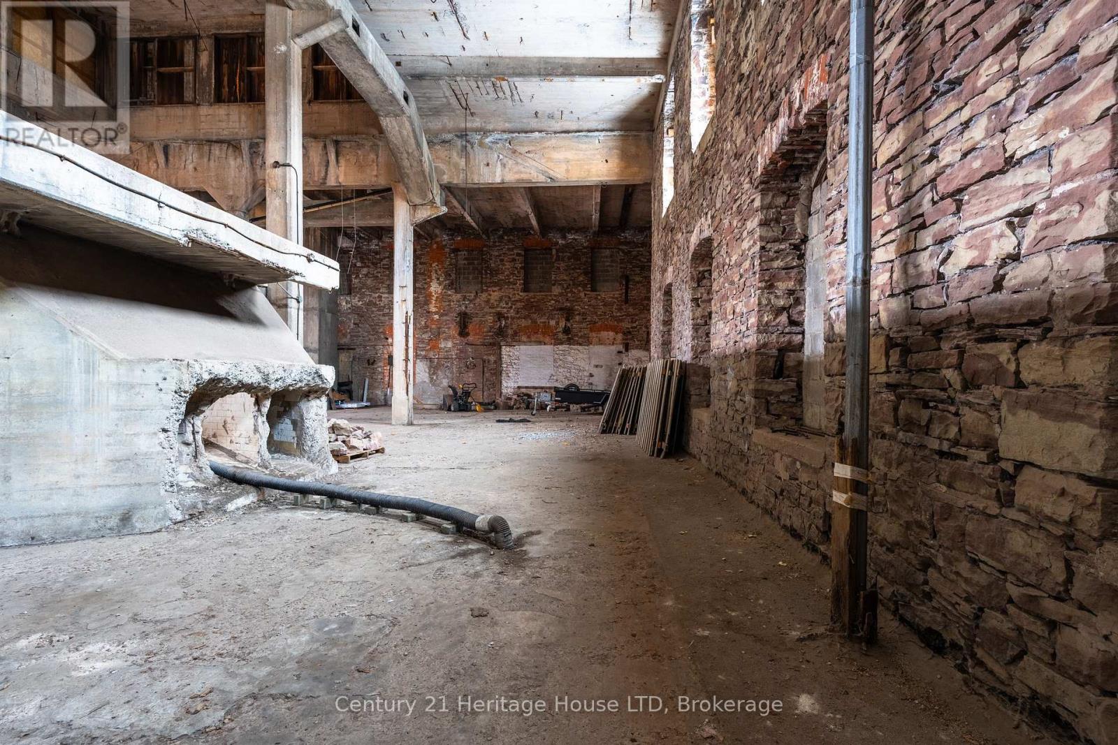 225 Merritt Street, St. Catharines, Ontario  L2T 1J7 - Photo 21 - X12663706